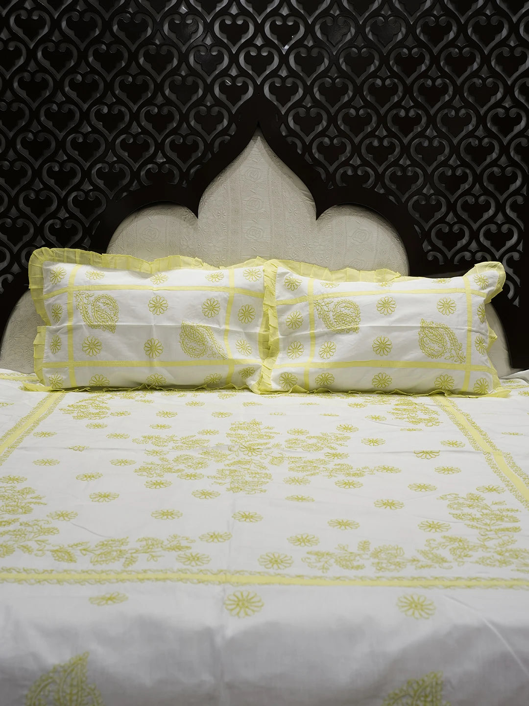 Ada Hand Embroidered White Cotton Lucknowi Chikankari Bed Sheet With Pillow And Cushion Cover Set 01A534782