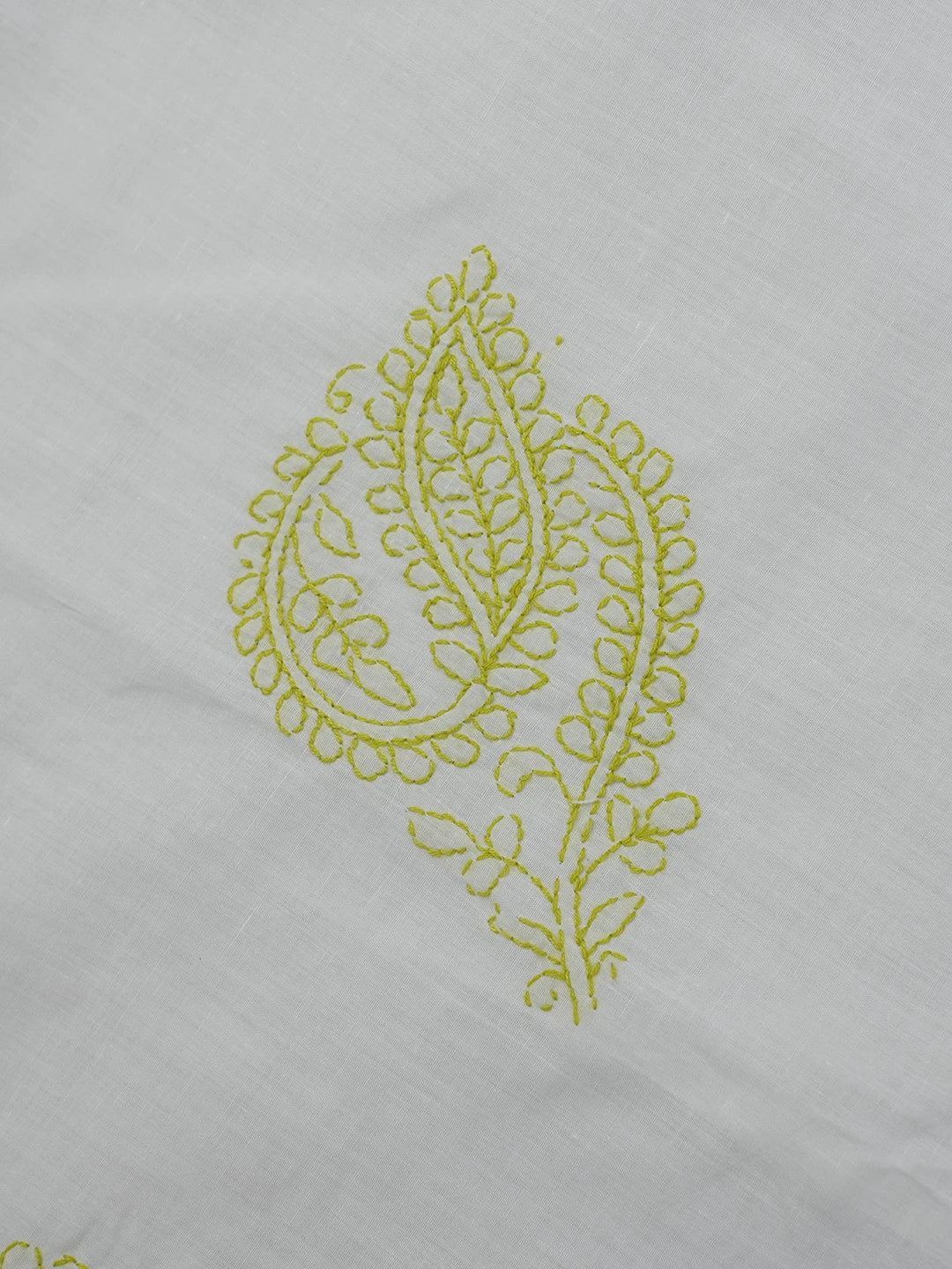 Ada Hand Embroidered White Cotton Lucknowi Chikankari Bed Sheet With Pillow And Cushion Cover Set 01A534782