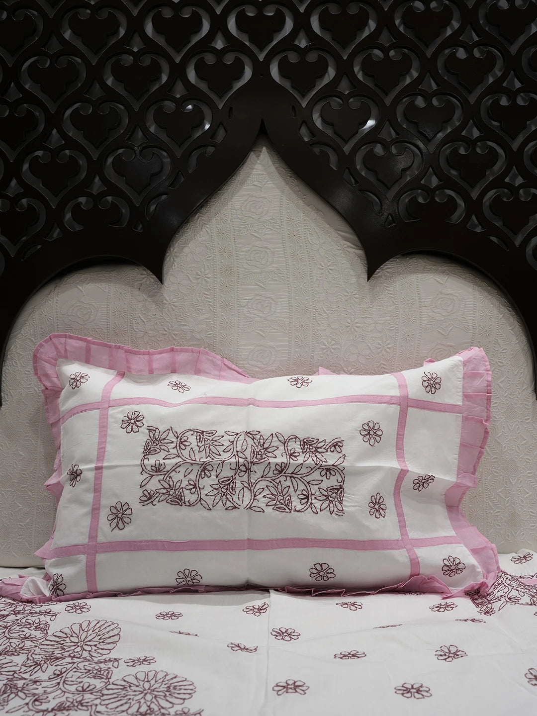 Ada Hand Embroidered White Cotton Lucknowi Chikankari Bed Sheet With Pillow And Cushion Cover Set 01A384222