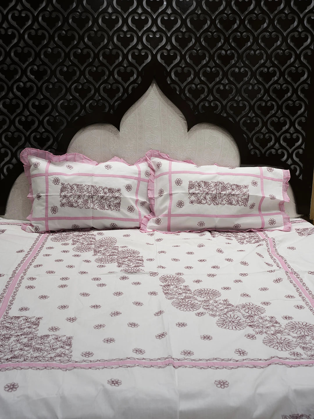 Ada Hand Embroidered White Cotton Lucknowi Chikankari Bed Sheet With Pillow And Cushion Cover Set 01A384222