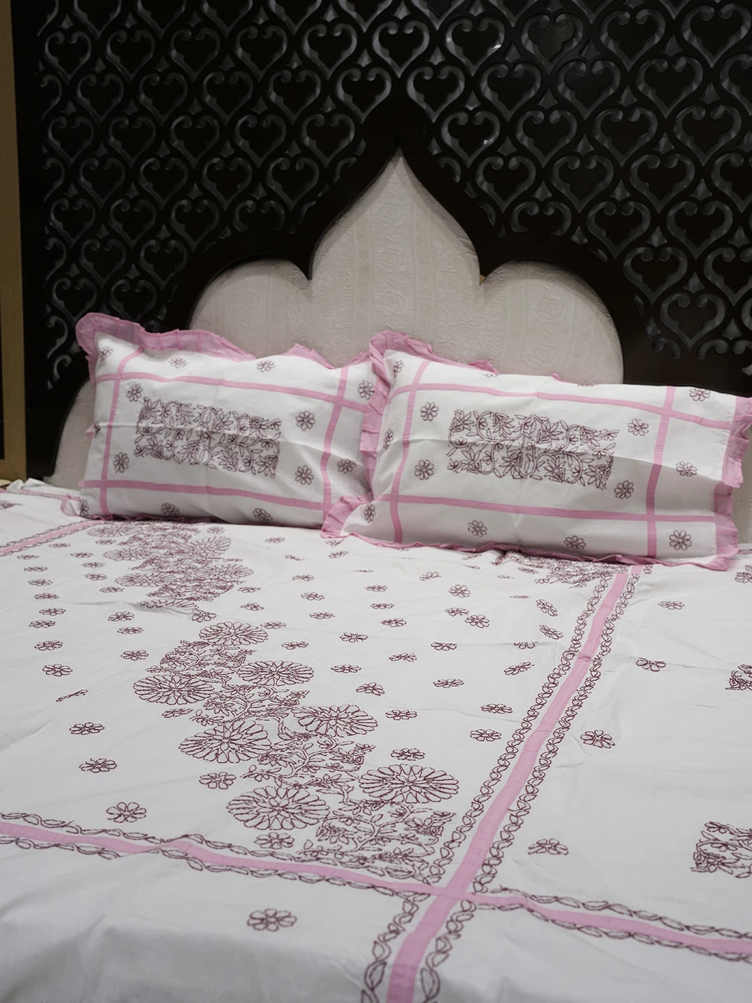 Ada Hand Embroidered White Cotton Lucknowi Chikankari Bed Sheet With Pillow And Cushion Cover Set 01A384222