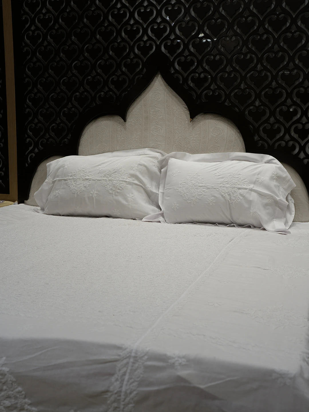 Ada Hand Embroidered White Cotton Lucknowi Chikankari Bed Sheet With Pillow And Cushion Cover Set 01A492903