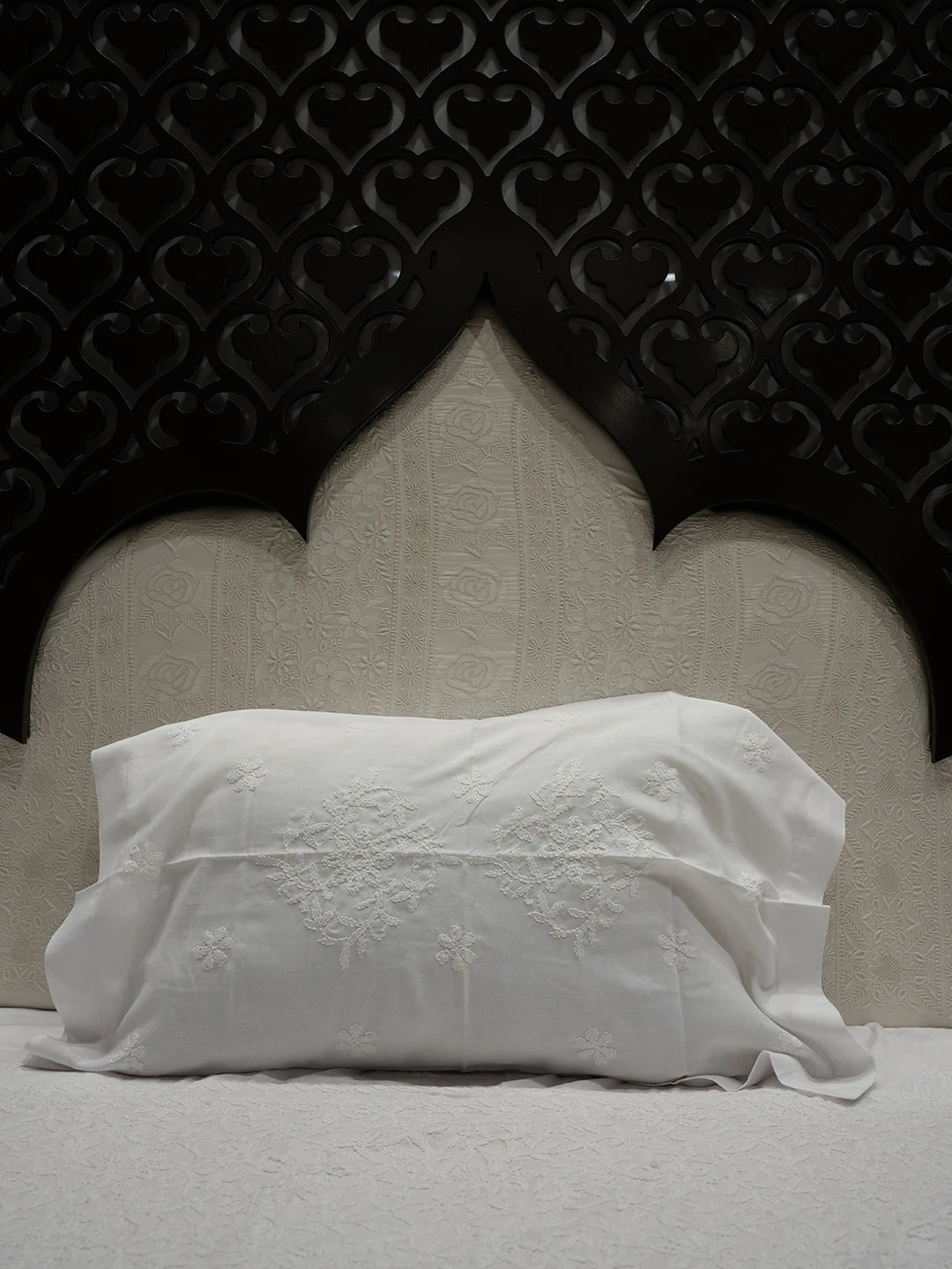 Ada Hand Embroidered White Cotton Lucknowi Chikankari Bed Sheet With Pillow And Cushion Cover Set 01A492903