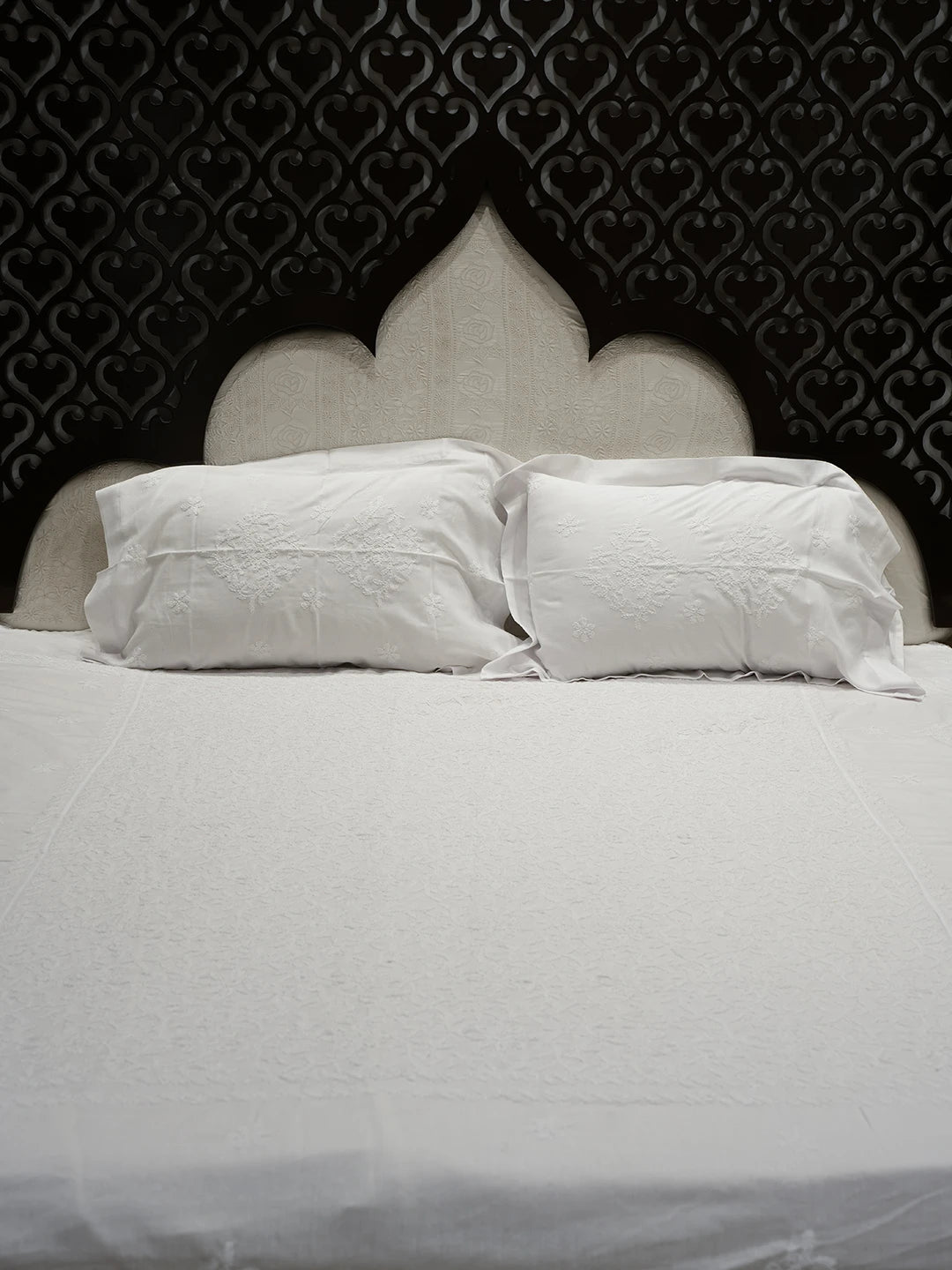 Ada Hand Embroidered White Cotton Lucknowi Chikankari Bed Sheet With Pillow And Cushion Cover Set 01A492903