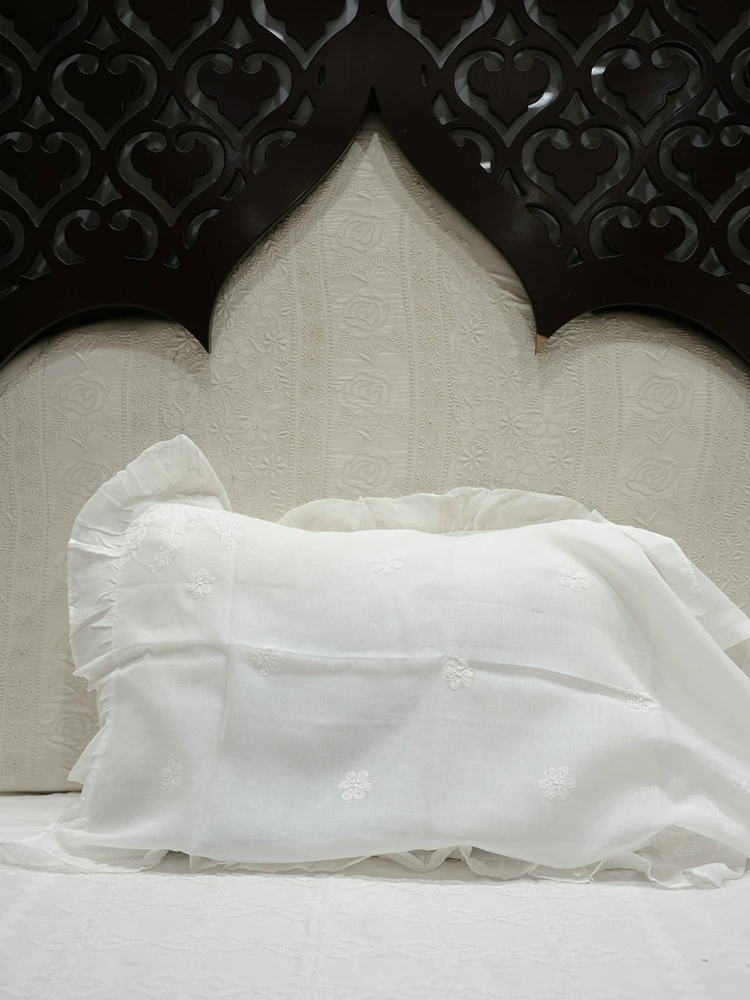 Ada Hand Embroidered White Cotton Lucknowi Chikankari Bed Sheet With Pillow And Cushion Cover Set 01A408892