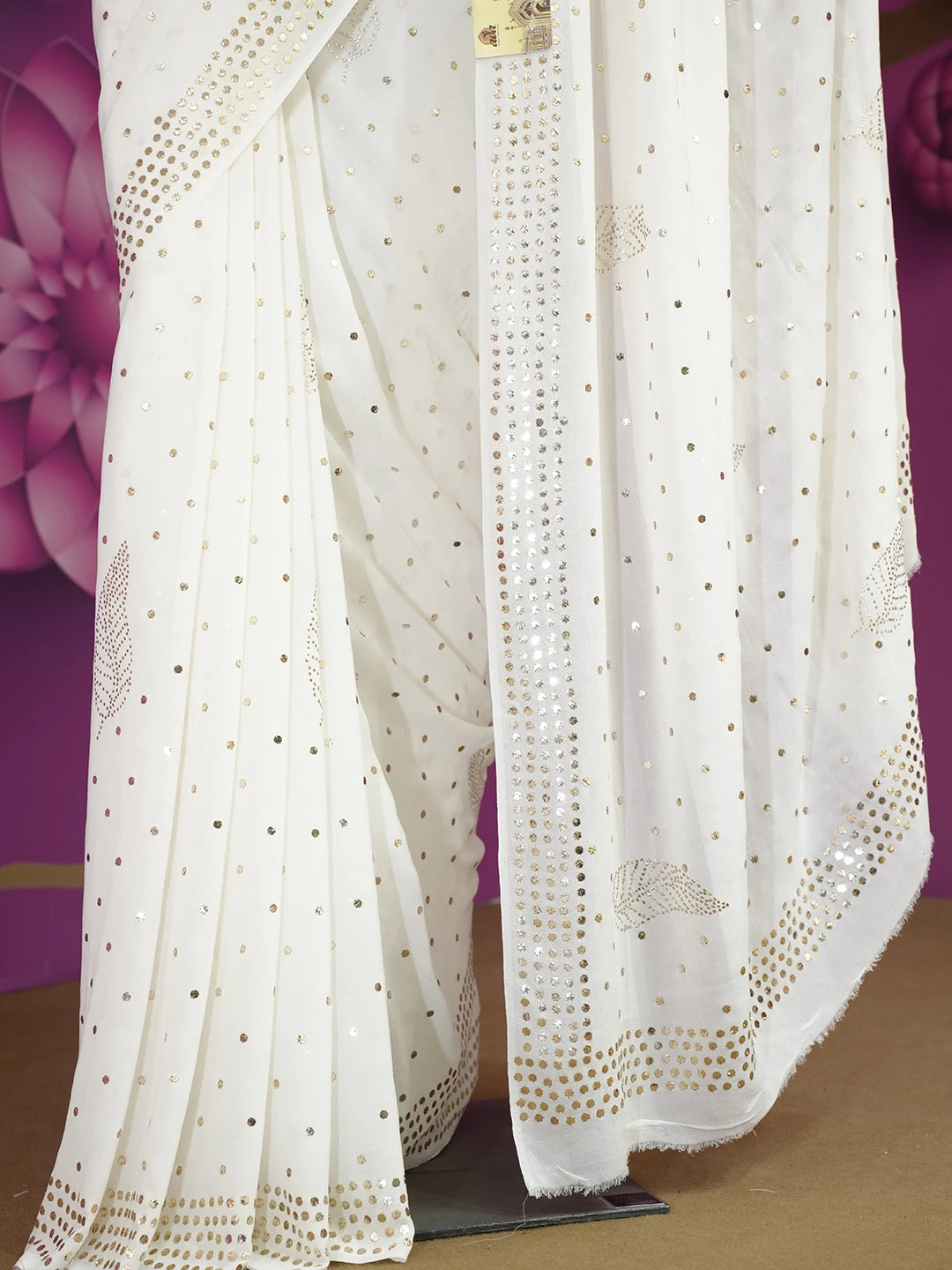 Ada Hand Embroidered Off White Pure Georgette Lucknowi Chikankari Saree/Blouse with Muqaish Work 01A395110