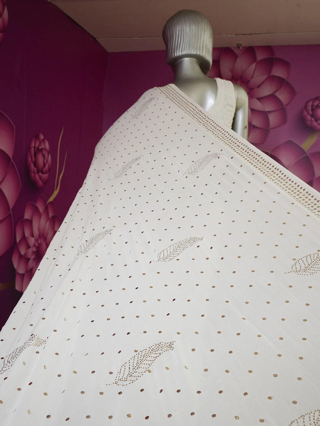 Ada Hand Embroidered Off White Pure Georgette Lucknowi Chikankari Saree/Blouse with Muqaish Work 01A395110