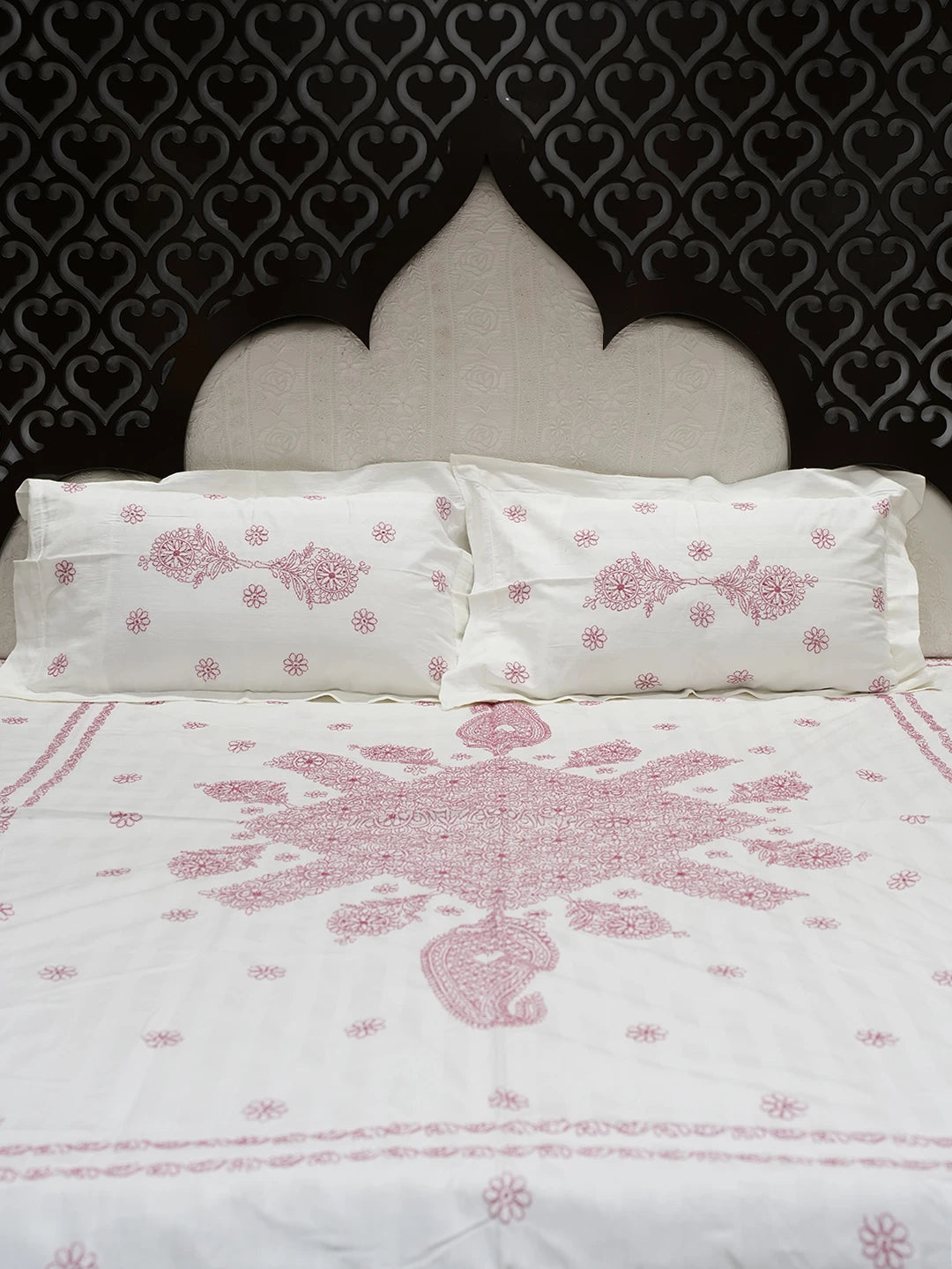 Ada Hand Embroidered White Cotton Lucknowi Chikankari Bed Sheet With Pillow And Cushion Cover Set 01A534890