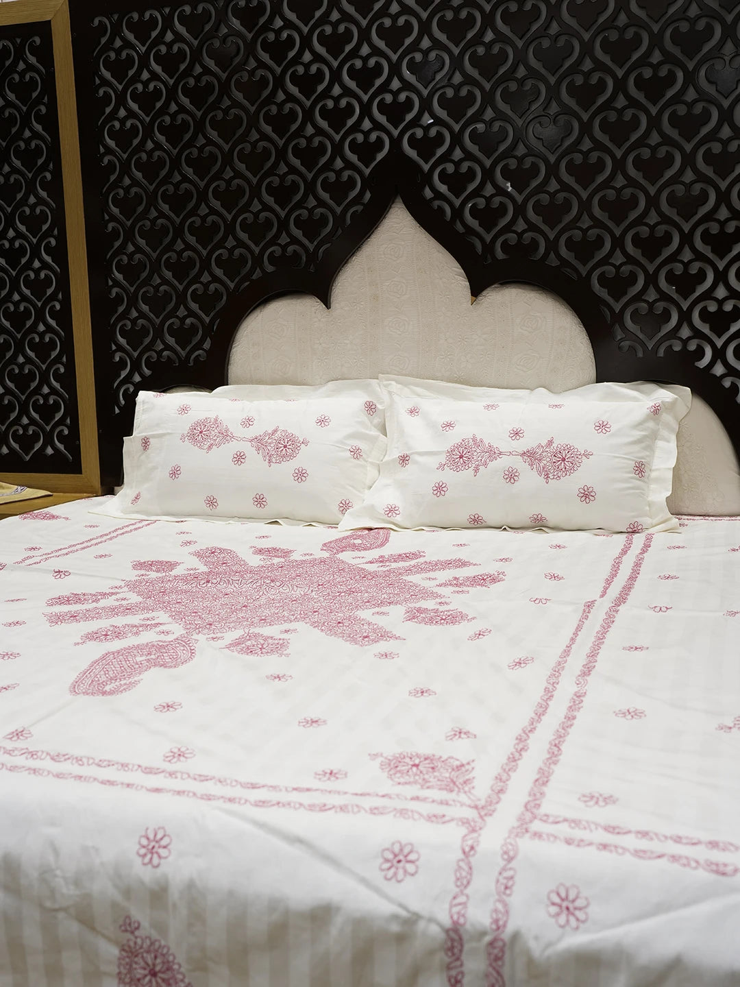 Ada Hand Embroidered White Cotton Lucknowi Chikankari Bed Sheet With Pillow And Cushion Cover Set 01A534890