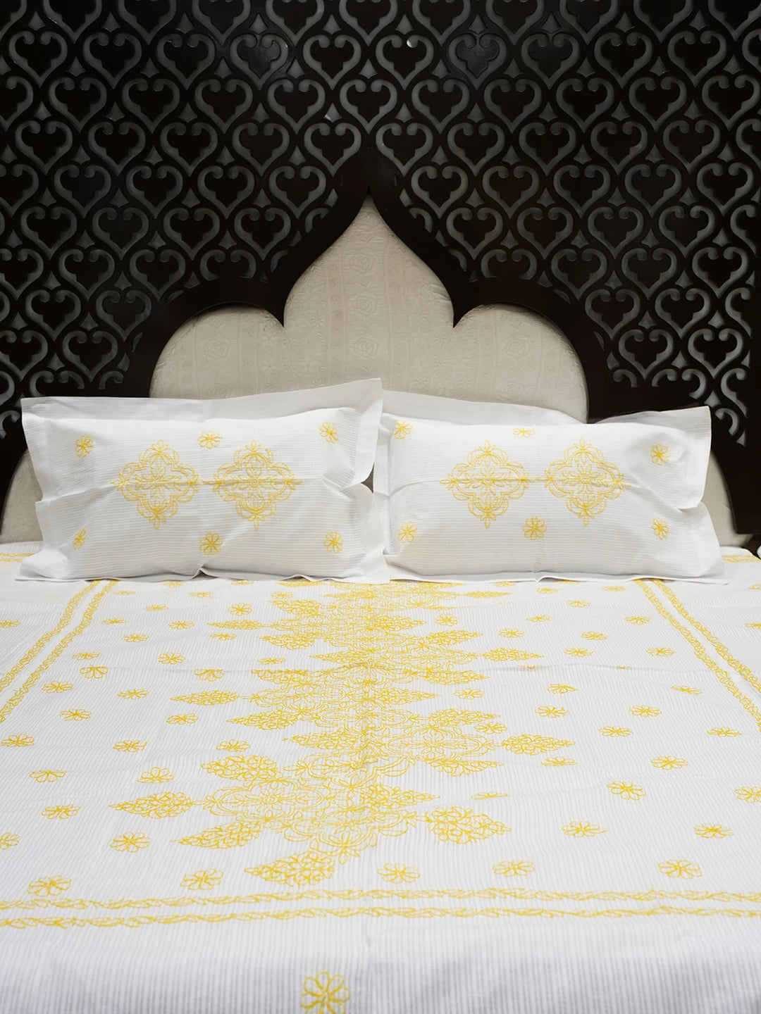 Ada Hand Embroidered White Cotton Lucknowi Chikankari Bed Sheet With Pillow And Cushion Cover Set 01A534145