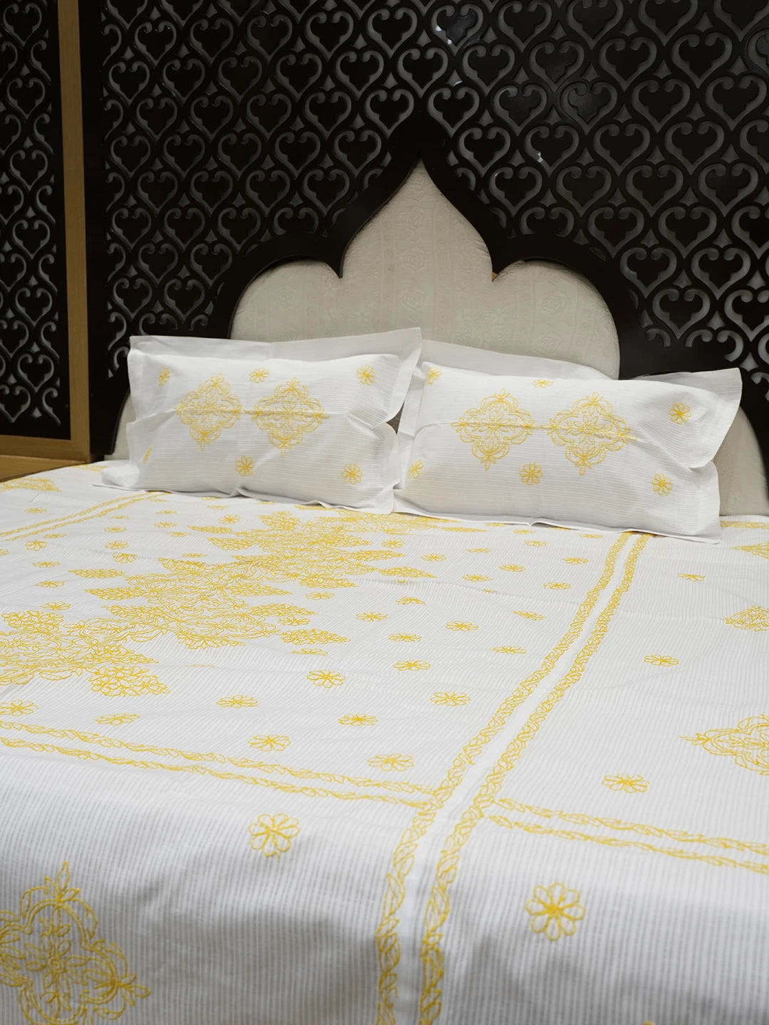 Ada Hand Embroidered White Cotton Lucknowi Chikankari Bed Sheet With Pillow And Cushion Cover Set 01A534145