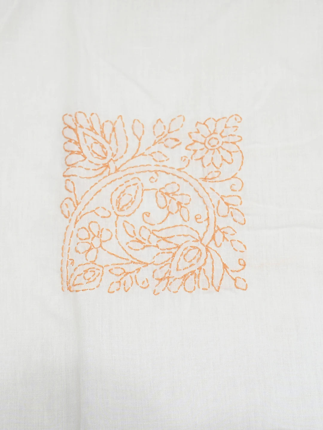 Ada Hand Embroidered White Cotton Lucknowi Chikankari Bed Sheet With Pillow Cover Set 01A535283