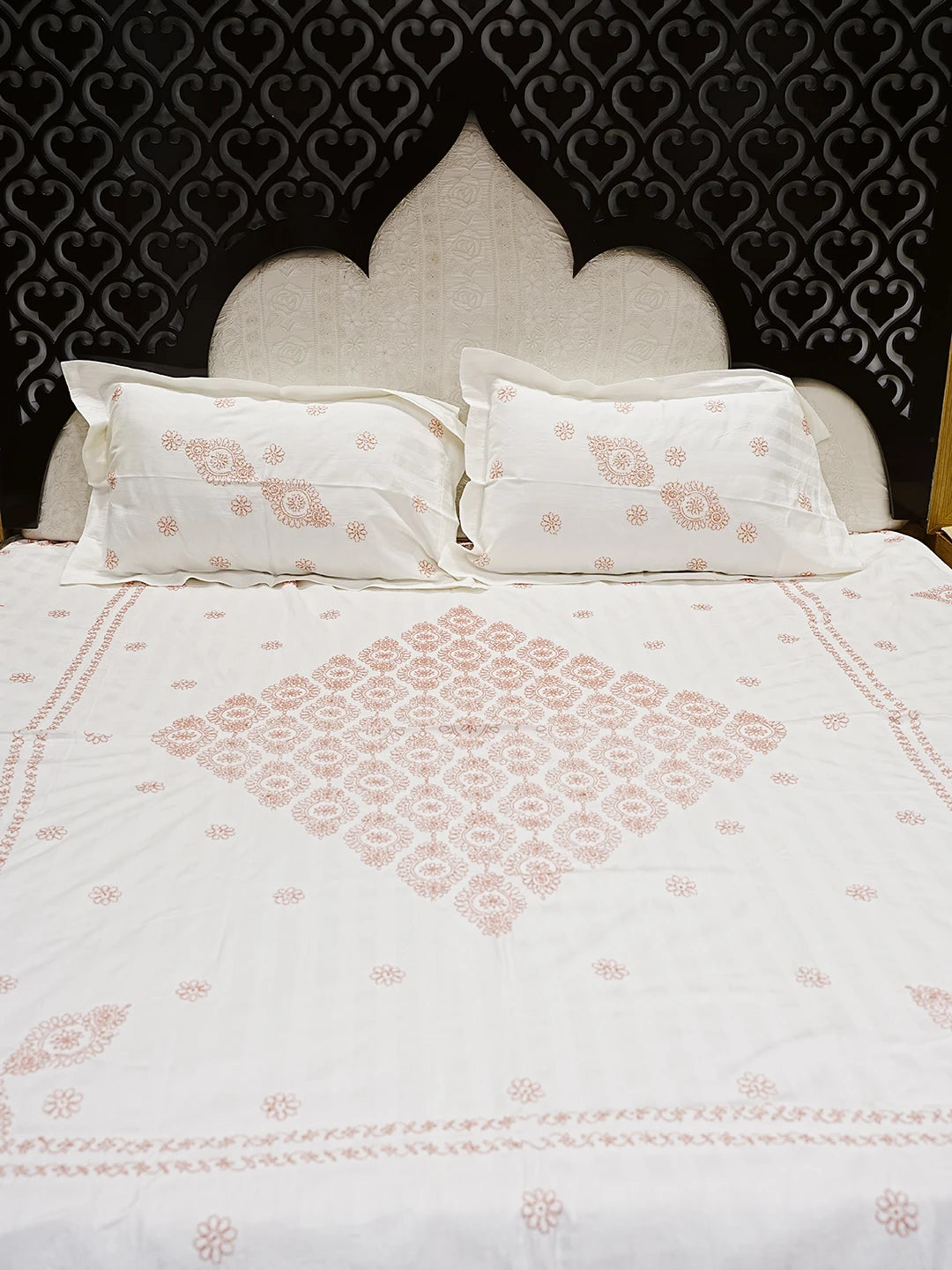 Ada Hand Embroidered White Cotton Lucknowi Chikankari Bed Sheet With Pillow And Cushion Cover Set 01A534888