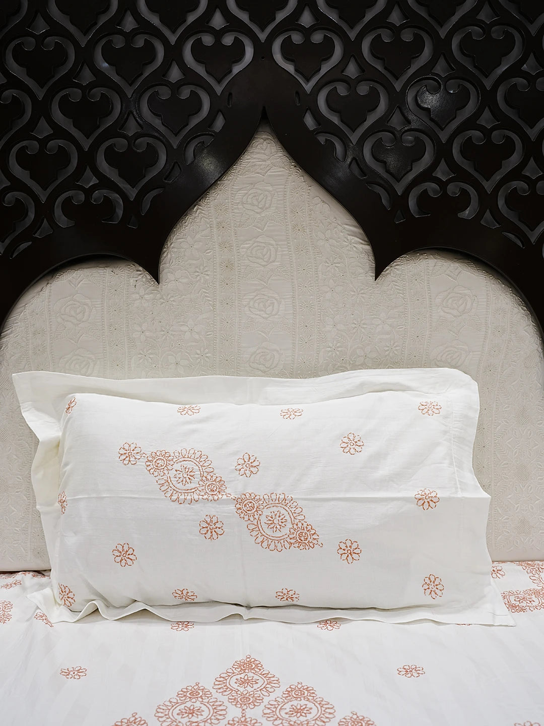 Ada Hand Embroidered White Cotton Lucknowi Chikankari Bed Sheet With Pillow And Cushion Cover Set 01A534888