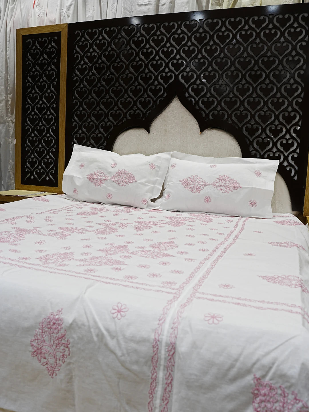 Ada Hand Embroidered White Cotton Lucknowi Chikankari Bed Sheet With Pillow And Cushion Cover Set 01A534144