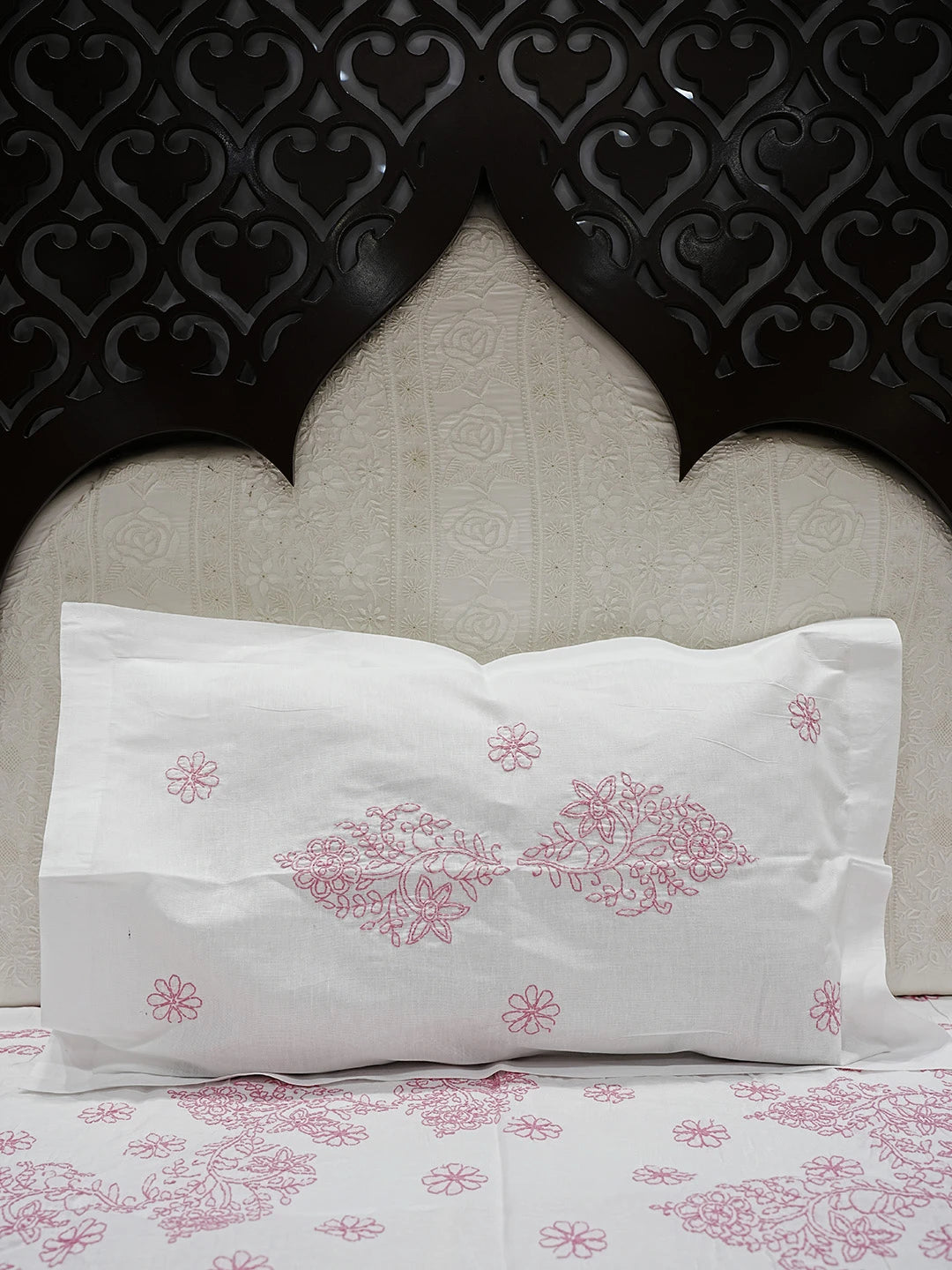 Ada Hand Embroidered White Cotton Lucknowi Chikankari Bed Sheet With Pillow And Cushion Cover Set 01A534144