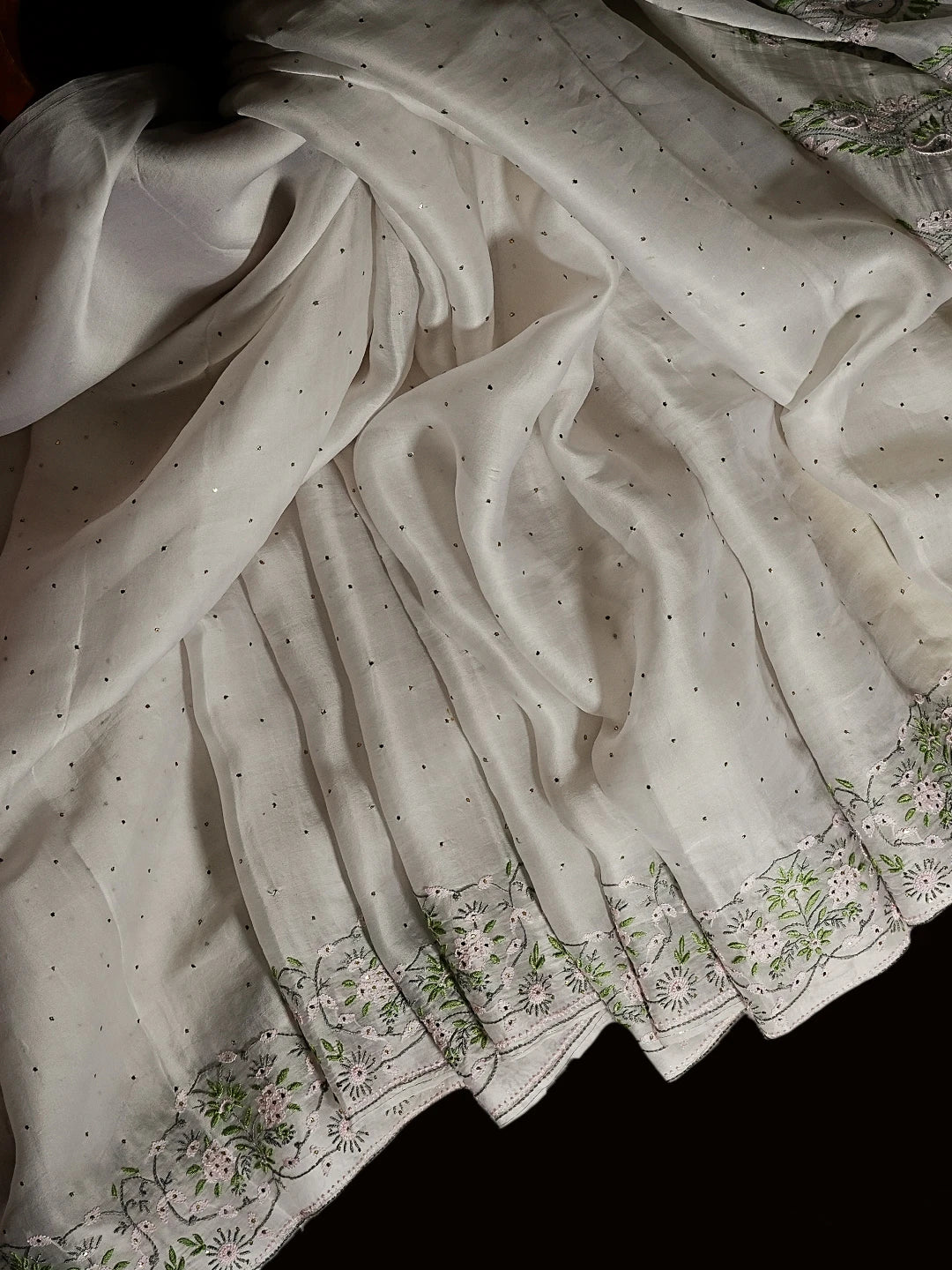 Ada Hand Embroidered Natural White Lucknowi Chikankari Saree/Blouse with Muqaish Work 01A221430