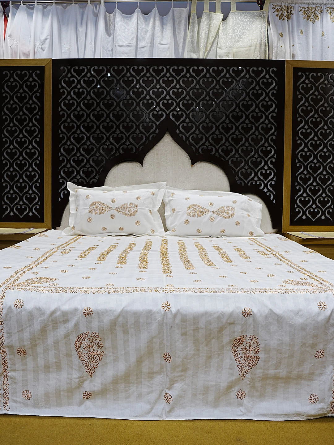 Ada Hand Embroidered White Cotton Lucknowi Chikankari Bed Sheet With Pillow And Cushion Cover Set 01A384242