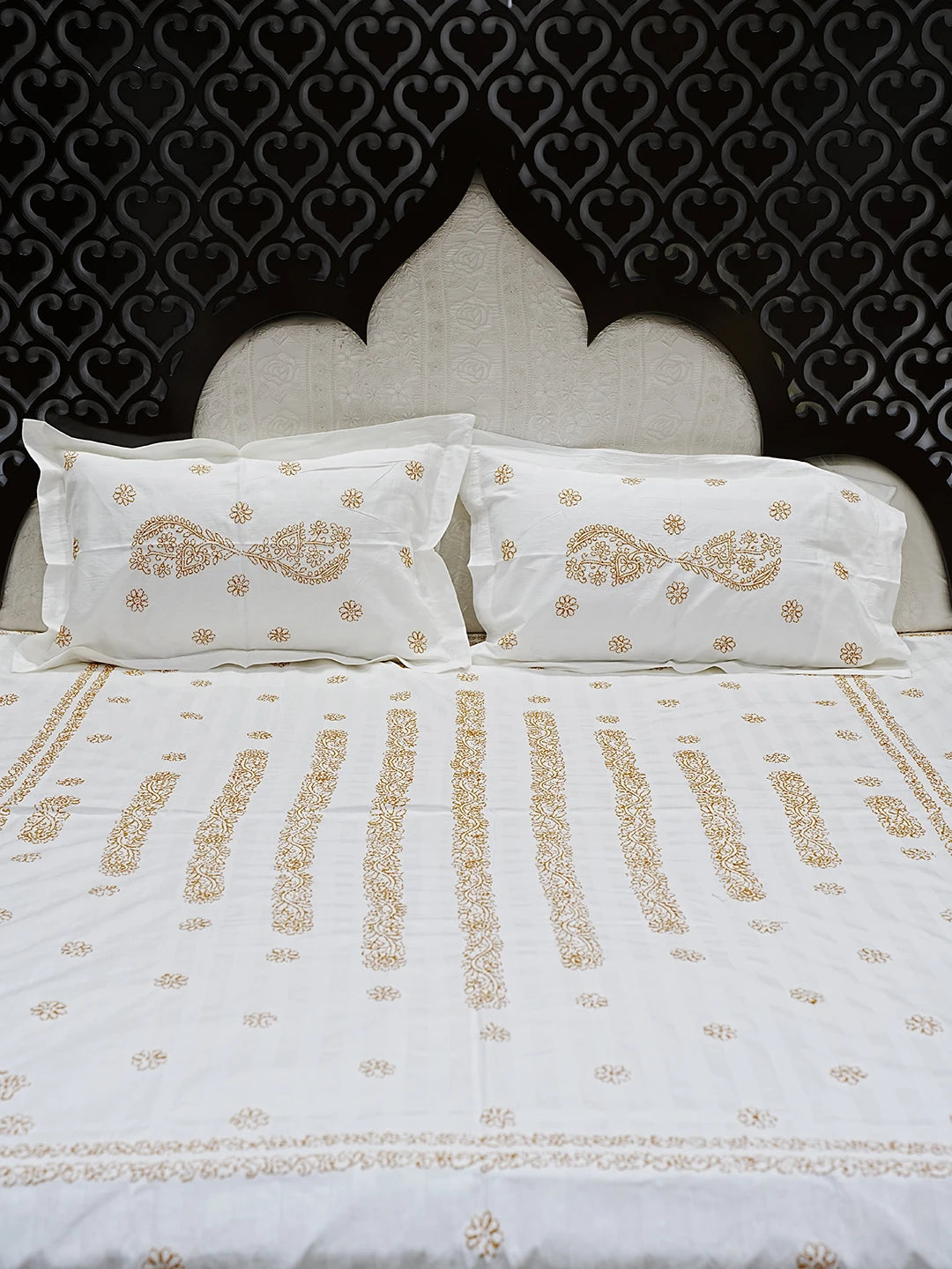 Ada Hand Embroidered White Cotton Lucknowi Chikankari Bed Sheet With Pillow And Cushion Cover Set 01A384242