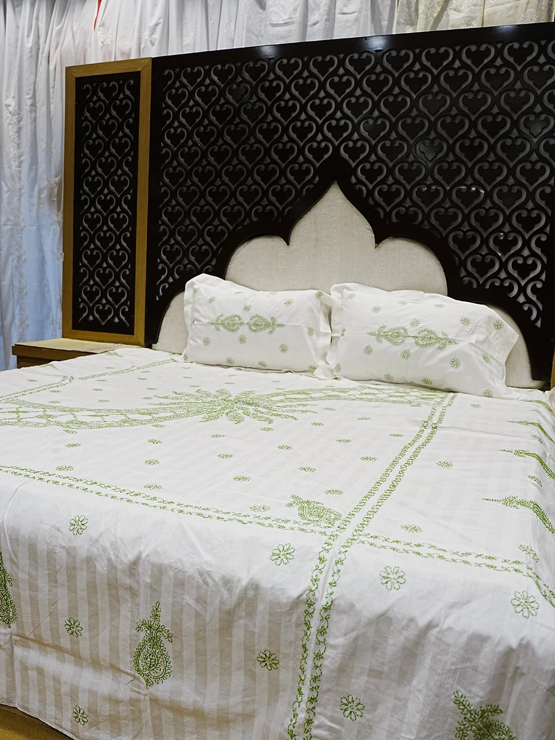 Ada Hand Embroidered White Cotton Lucknowi Chikankari Bed Sheet With Pillow And Cushion Cover Set 01A384234