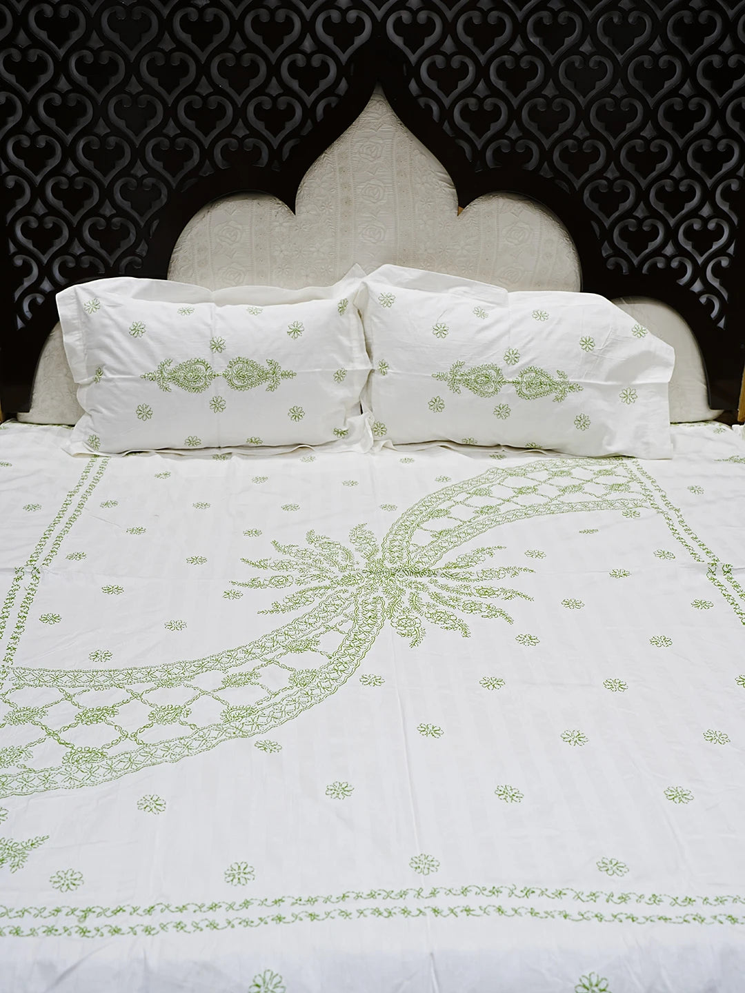 Ada Hand Embroidered White Cotton Lucknowi Chikankari Bed Sheet With Pillow And Cushion Cover Set 01A384234