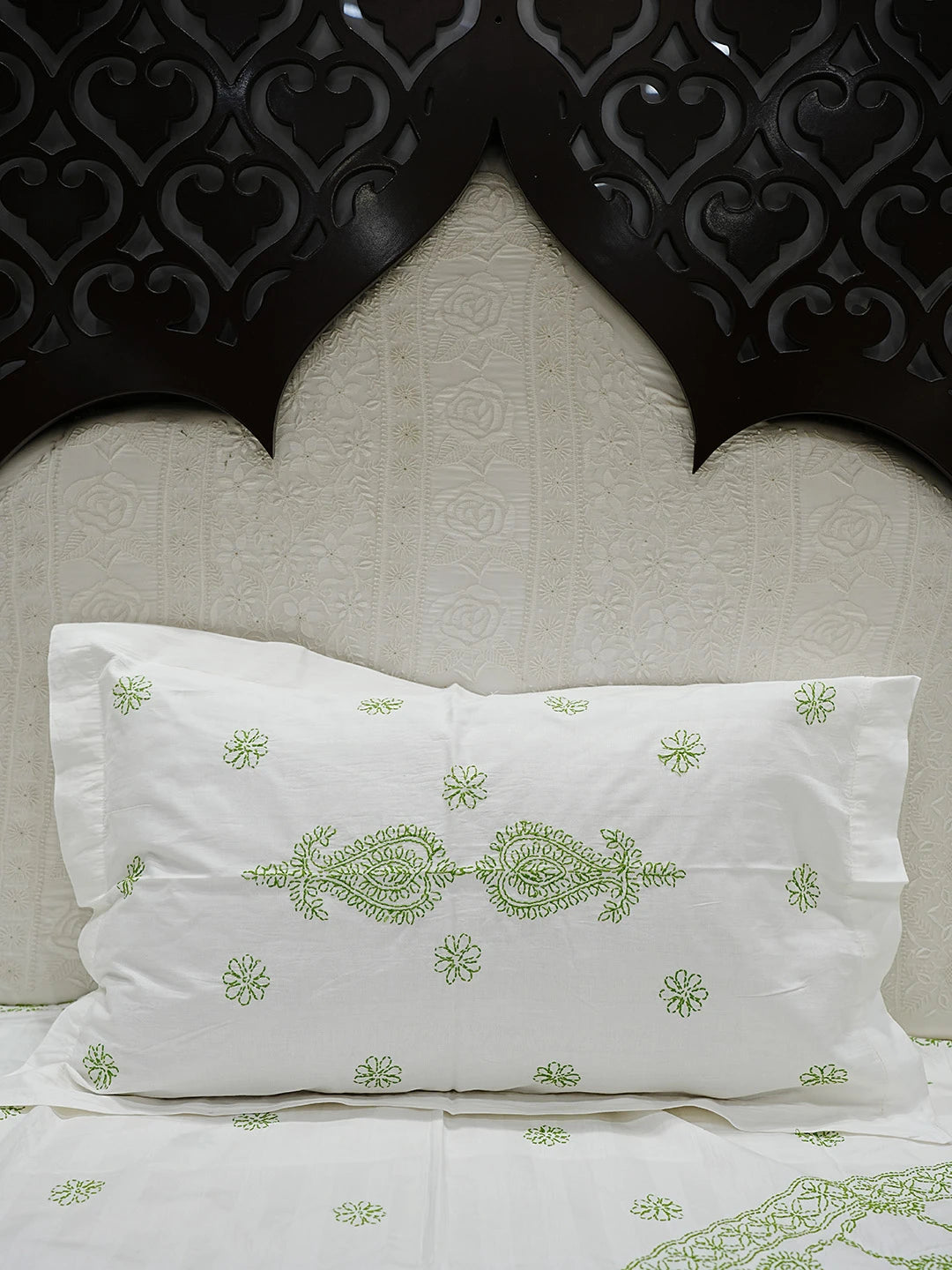 Ada Hand Embroidered White Cotton Lucknowi Chikankari Bed Sheet With Pillow And Cushion Cover Set 01A384234