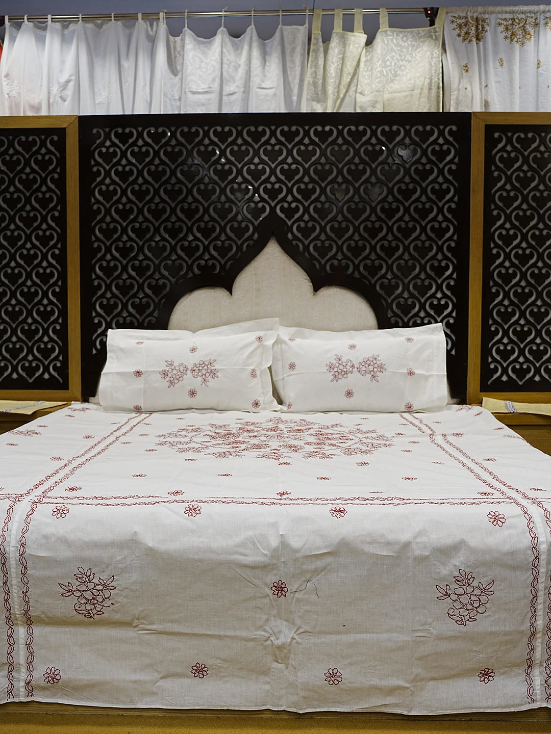 Ada Hand Embroidered White Cotton Lucknowi Chikankari Bed Sheet With Pillow And Cushion Cover Set 01A484065