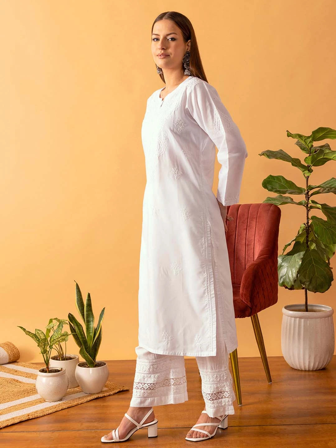 Ada Hand Embroidered White Cotton Lucknowi Chikankari Straight Kurta A100351