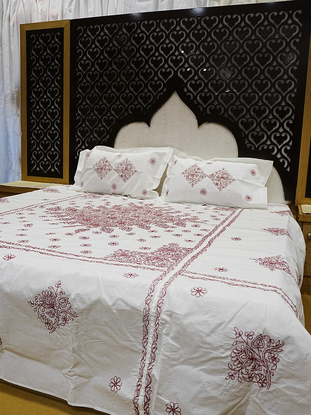 Ada Hand Embroidered White Cotton Lucknowi Chikankari Bed Sheet With Pillow And Cushion Cover Set 01A534142