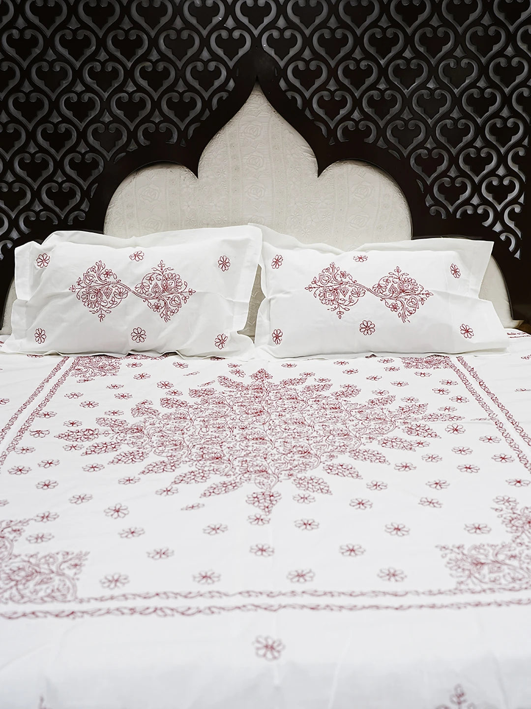 Ada Hand Embroidered White Cotton Lucknowi Chikankari Bed Sheet With Pillow And Cushion Cover Set 01A534142