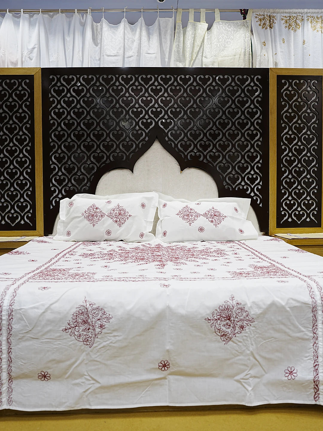 Ada Hand Embroidered White Cotton Lucknowi Chikankari Bed Sheet With Pillow And Cushion Cover Set 01A534142