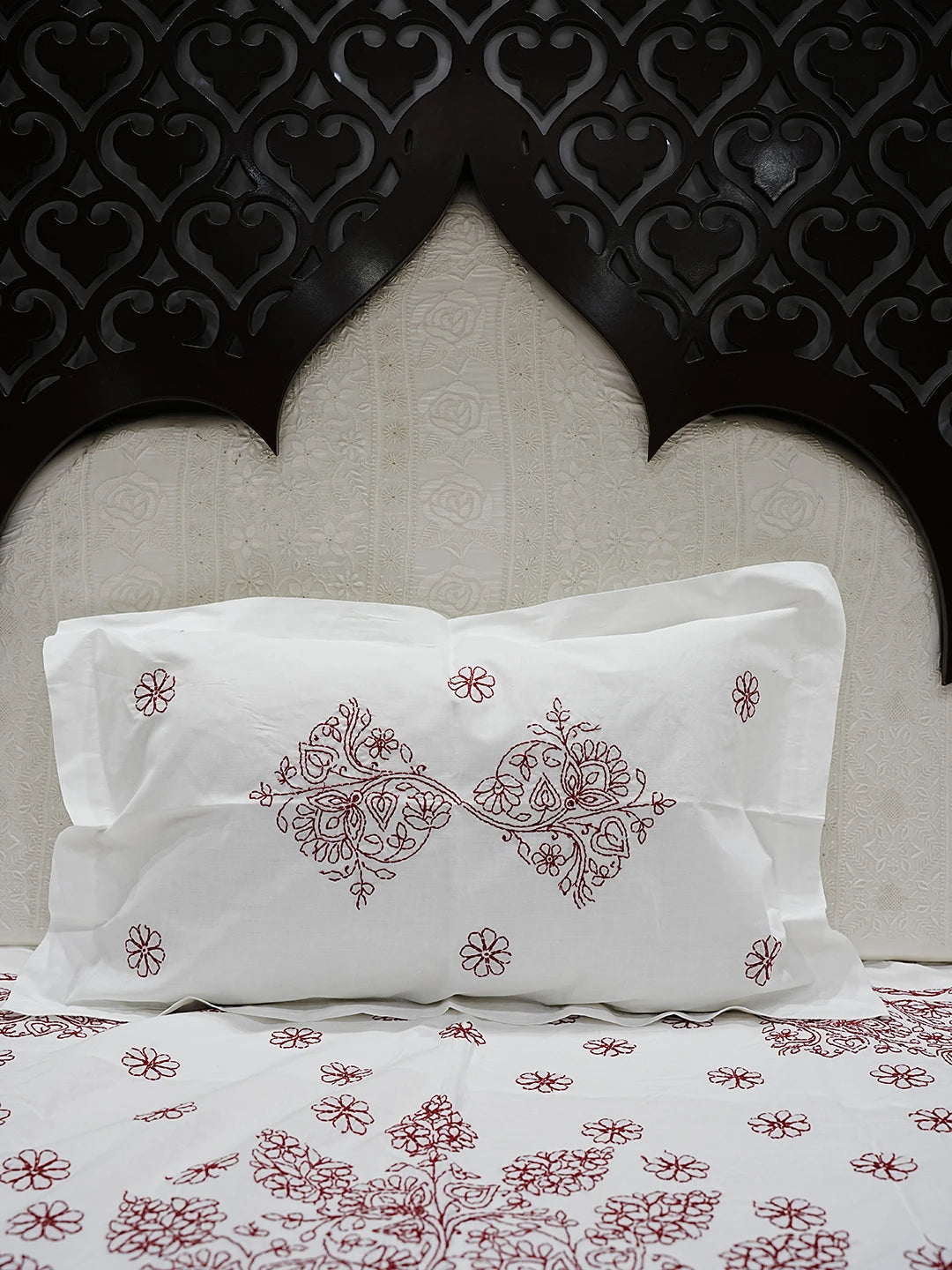 Ada Hand Embroidered White Cotton Lucknowi Chikankari Bed Sheet With Pillow And Cushion Cover Set 01A534142