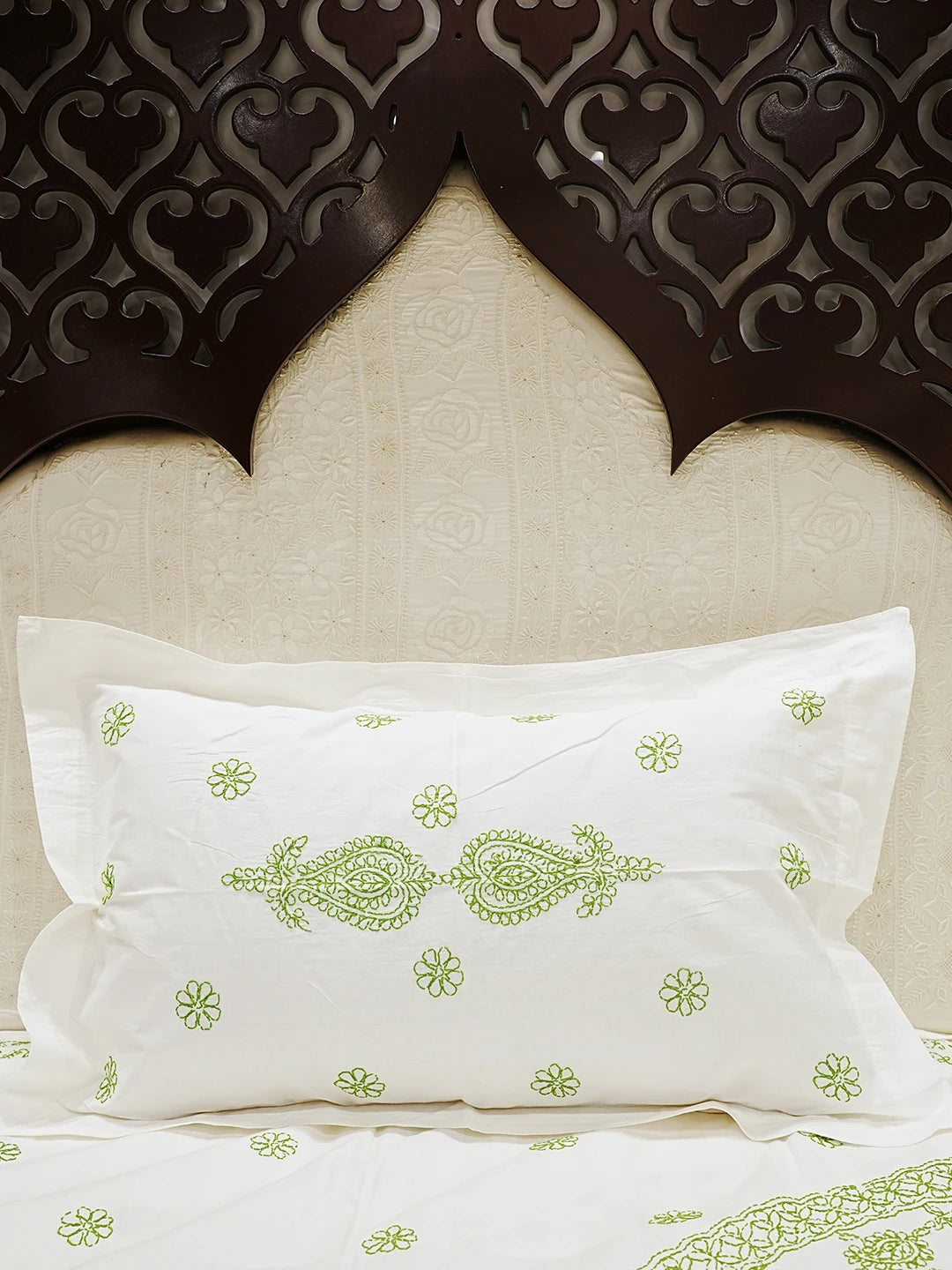 Ada Hand Embroidered White Cotton Lucknowi Chikankari Bed Sheet With Pillow And Cushion Cover Set 01A484074