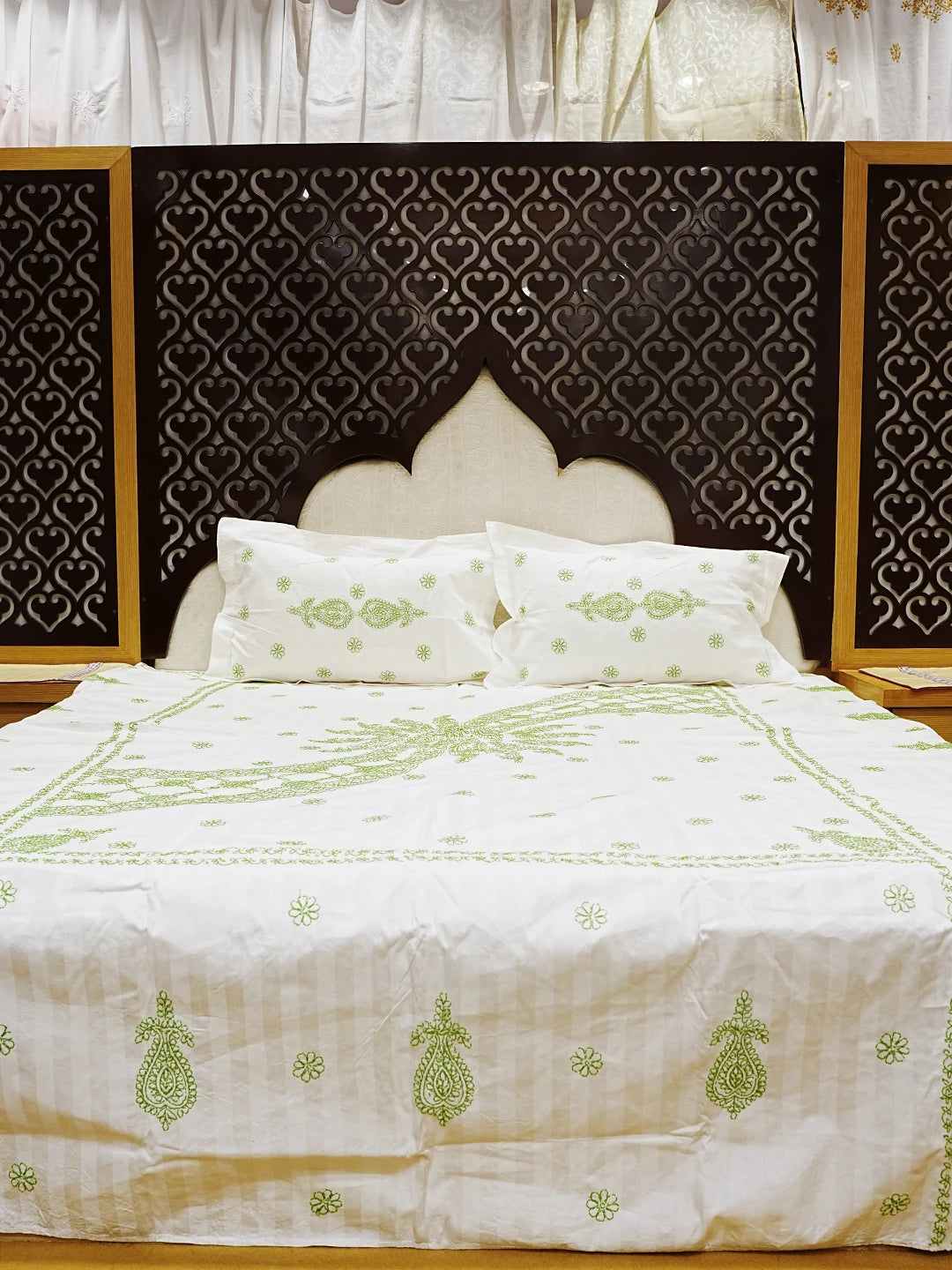 Ada Hand Embroidered White Cotton Lucknowi Chikankari Bed Sheet With Pillow And Cushion Cover Set 01A484074