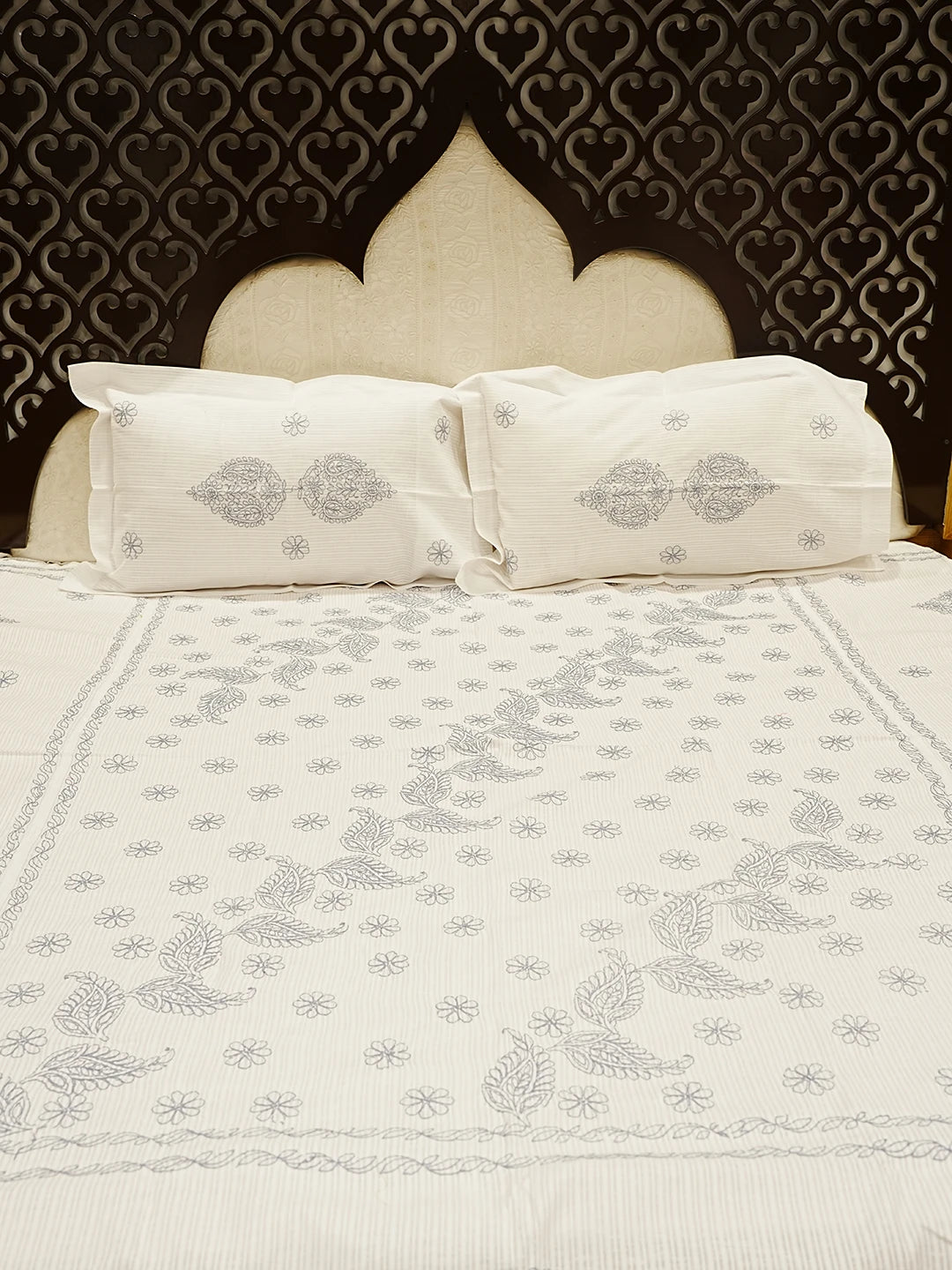 Ada Hand Embroidered White Cotton Lucknowi Chikankari Bed Sheet With Pillow And Cushion Cover Set 01A534140