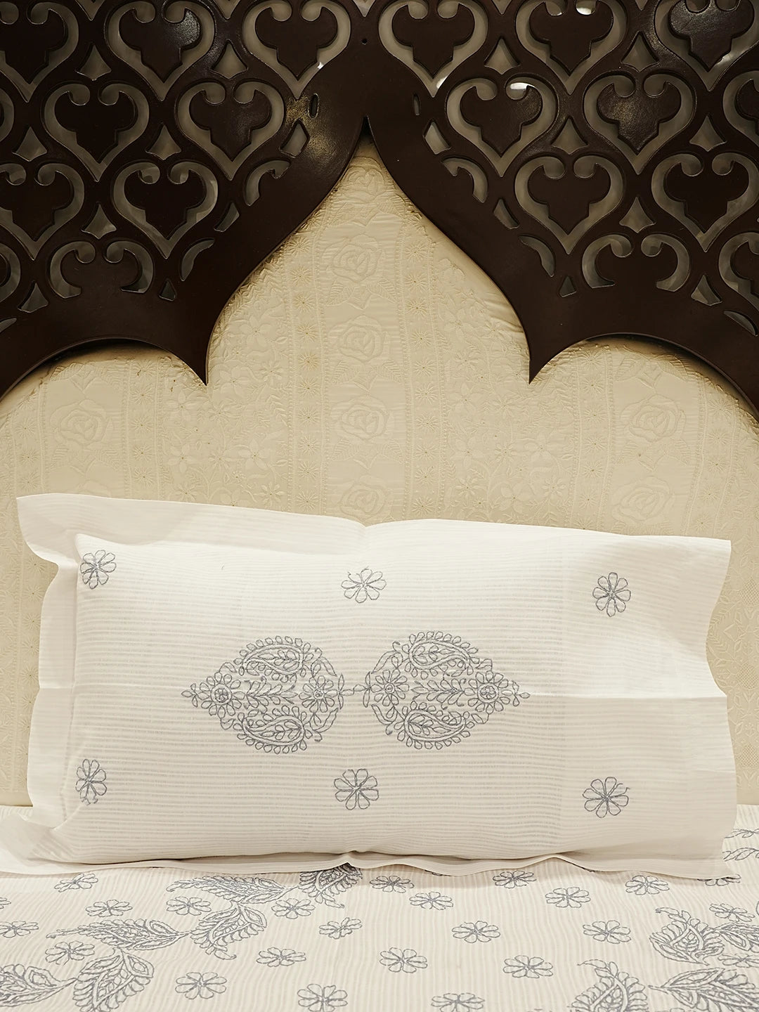 Ada Hand Embroidered White Cotton Lucknowi Chikankari Bed Sheet With Pillow And Cushion Cover Set 01A534140