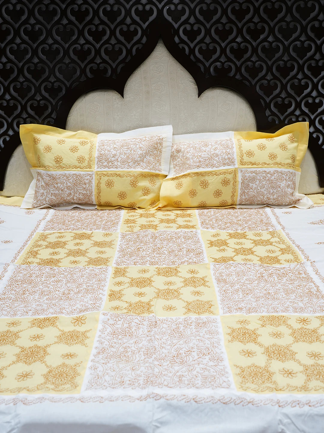 Ada Hand Embroidered White Cotton Lucknowi Chikankari Bed Sheet With Pillow Cover Set 01A535281