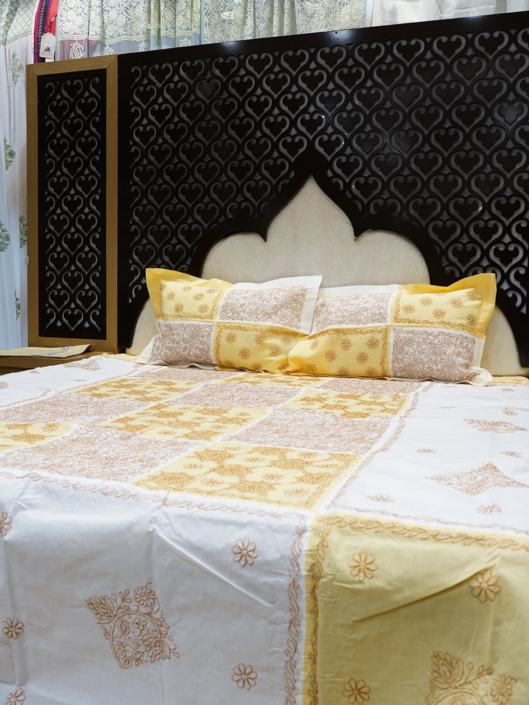 Ada Hand Embroidered White Cotton Lucknowi Chikankari Bed Sheet With Pillow Cover Set 01A535281