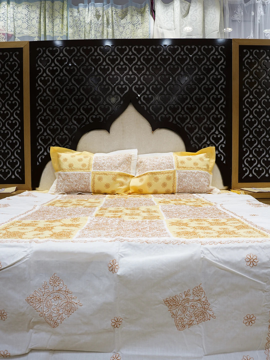 Ada Hand Embroidered White Cotton Lucknowi Chikankari Bed Sheet With Pillow Cover Set 01A535281