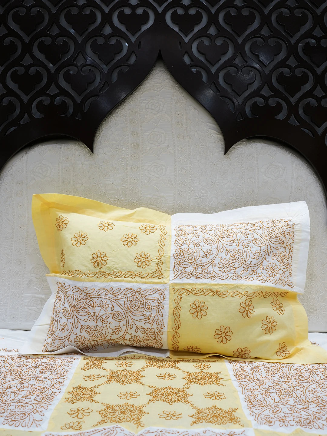 Ada Hand Embroidered White Cotton Lucknowi Chikankari Bed Sheet With Pillow Cover Set 01A535281