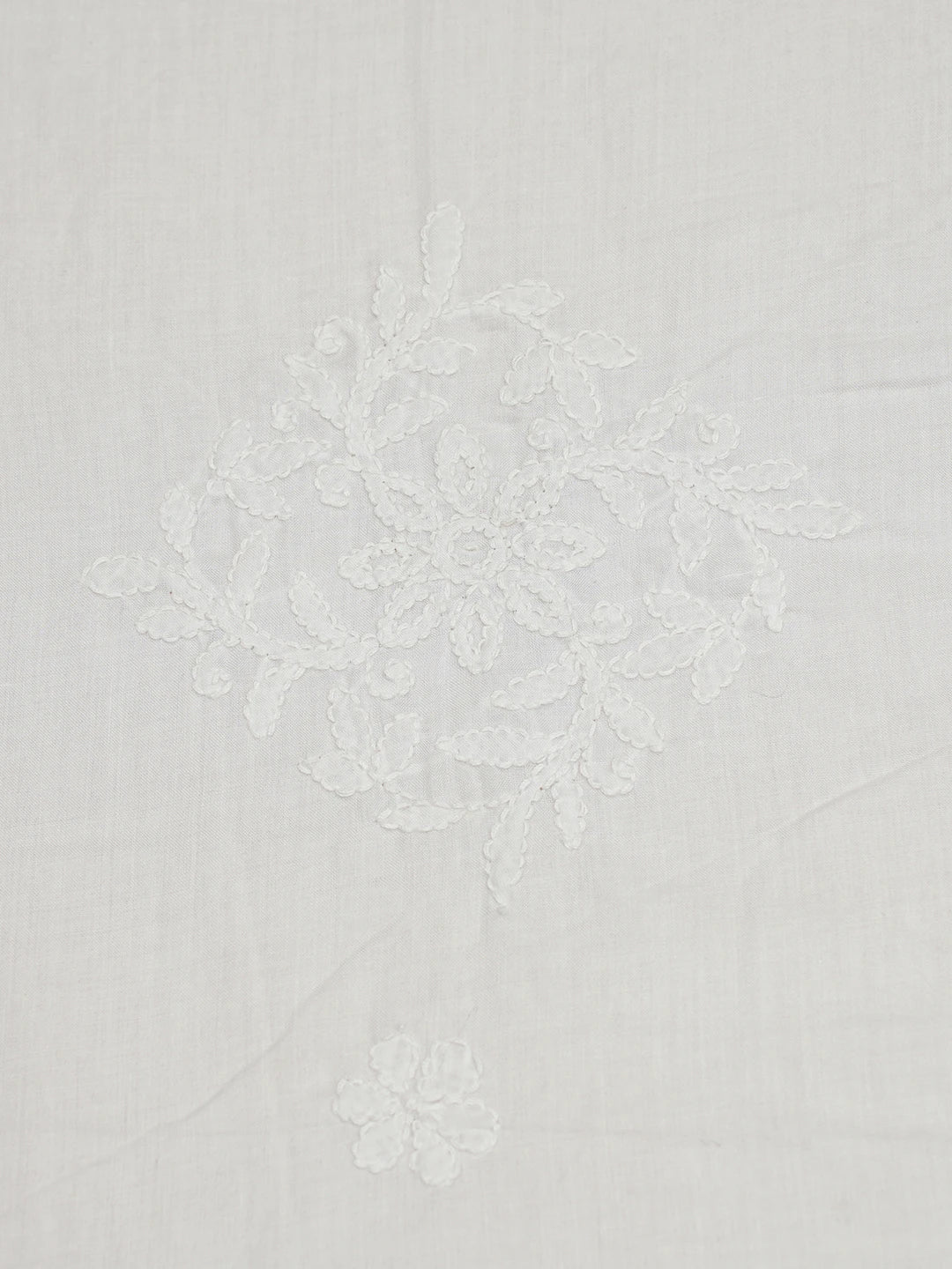 Ada Hand Embroidered White Cotton Lucknowi Chikankari Bed Sheet With Pillow Cover Set 01A404911