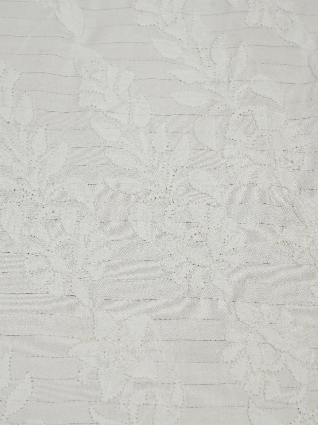 Ada Hand Embroidered White Cotton Lucknowi Chikankari Bed Sheet With Pillow Cover Set 01A565409