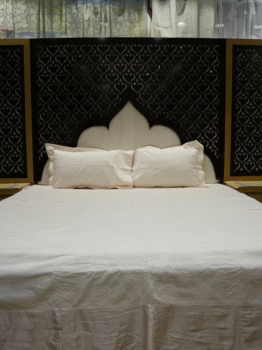 Ada Hand Embroidered Light Peach Cotton Lucknowi Chikankari Bed Sheet With Pillow Cover Set 01A565404