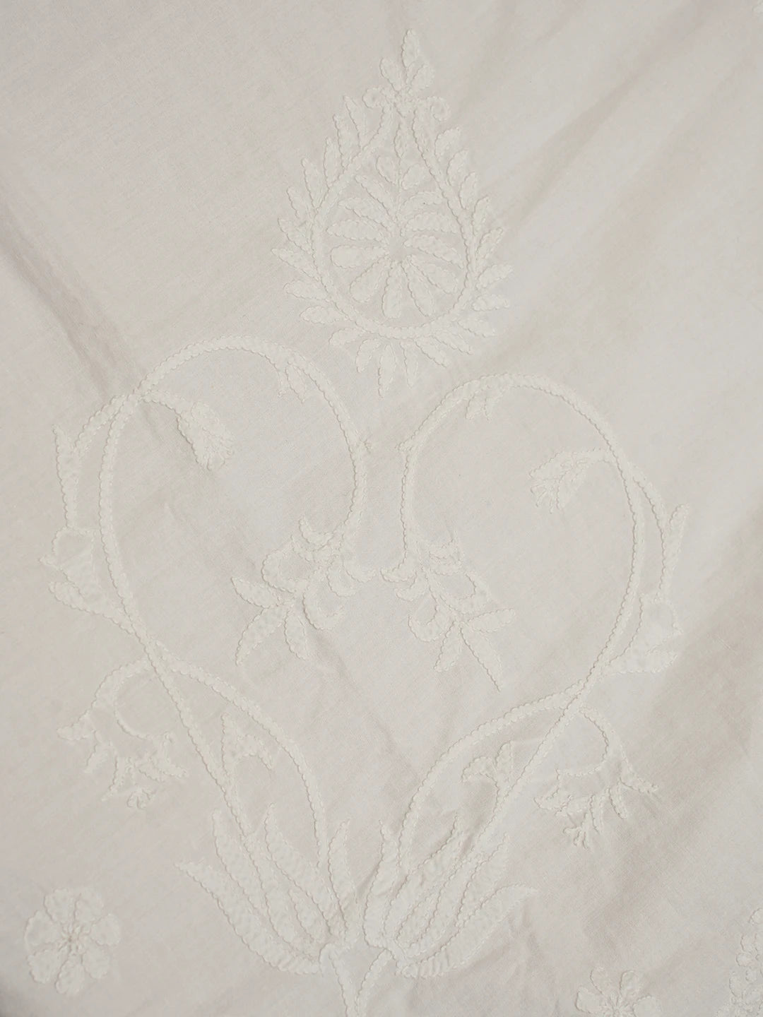 Ada Hand Embroidered White Cotton Lucknowi Chikankari Bed Sheet With Pillow Cover Set 01A565406