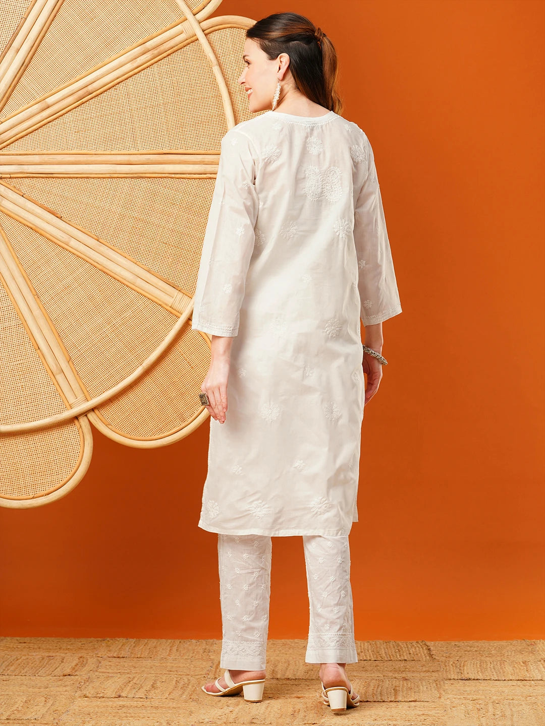 Ada Hand Embroidered White Cotton Lucknowi Chikankari Straight Kurta A411617