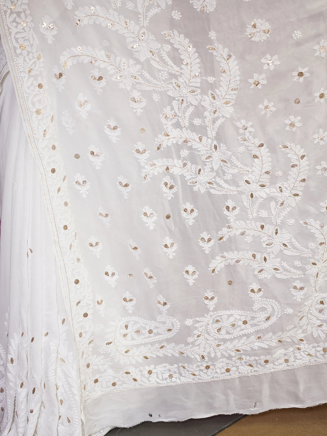 Ada Hand Embroidered White Viscose Georgette Lucknowi Chikankari Saree/Blouse With Gota Patti Work 01A585107