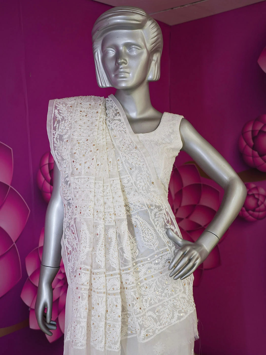 Ada Hand Embroidered Off White Organza Lucknowi Chikankari Saree With Blouse And Muqaish Work 01A596534