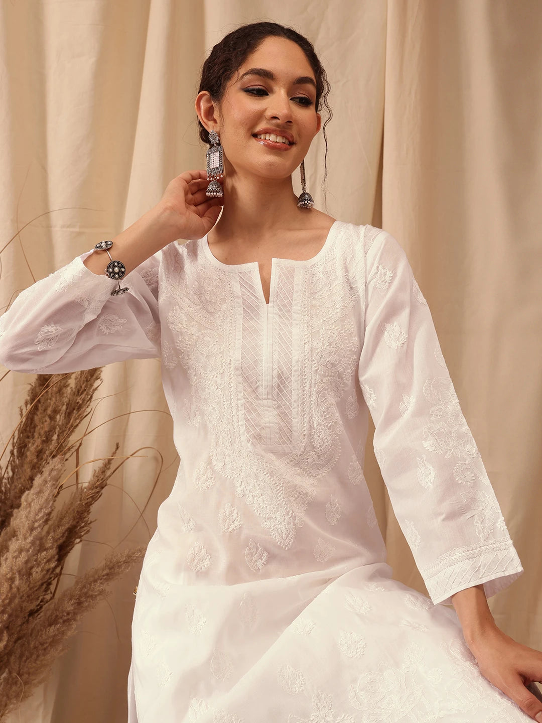 Ada Hand Embroidered White Cotton Lucknowi Chikankari Straight Kurta A100285