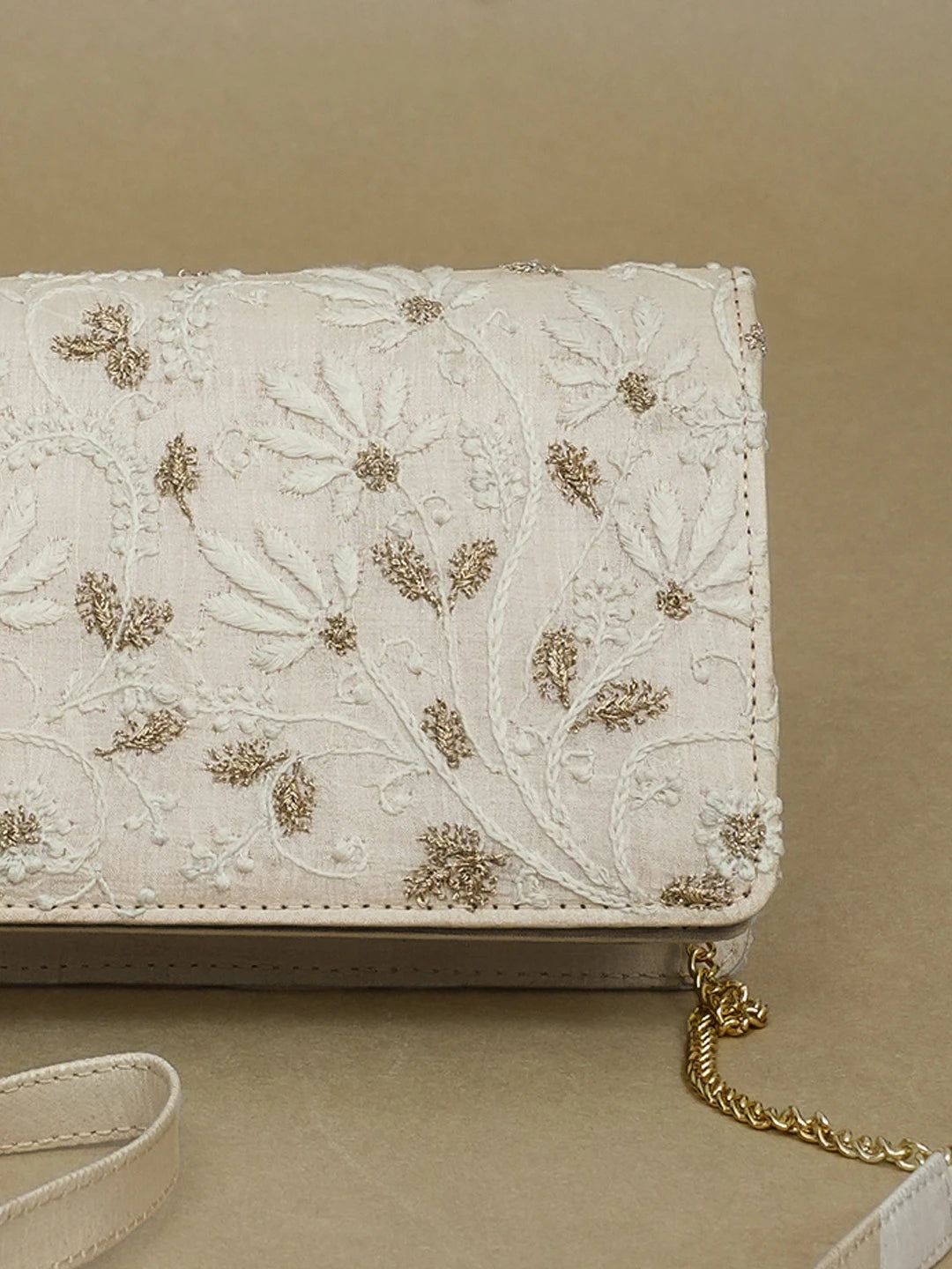 Ada Hand Embroidered Cream Silk Lucknowi Chikankari Clutch With Zari Work 01A600543