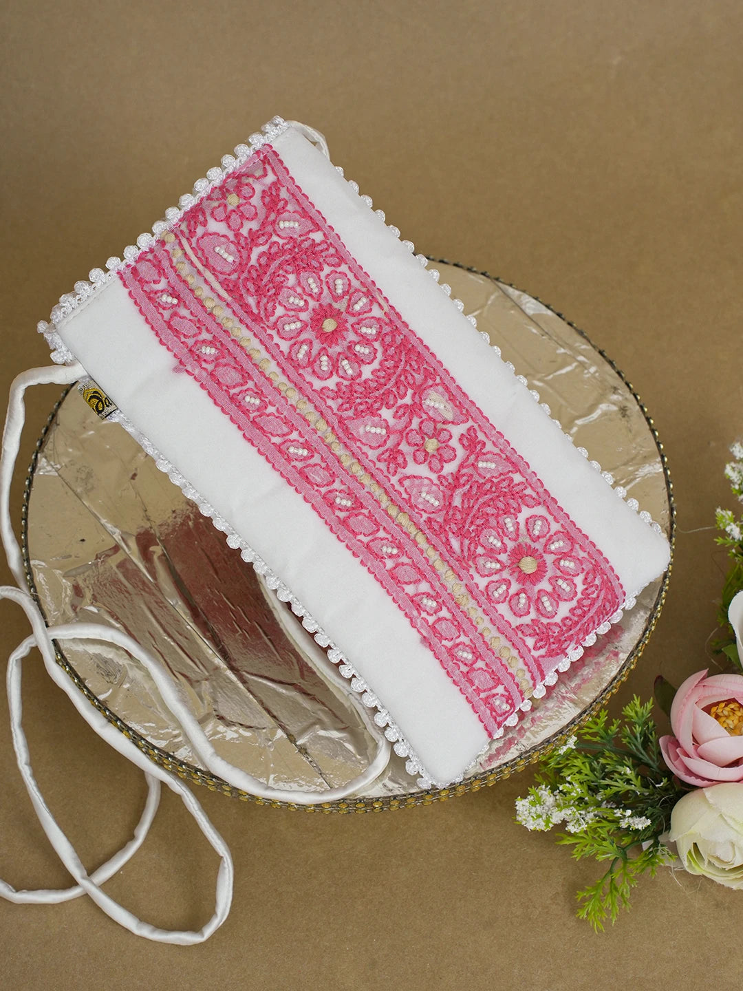 Ada Hand Embroidered White Georgette Lucknowi Chikankari Mobile Cover 01A553757
